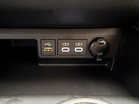 Used 2023 Toyota Highlander XLE FWD image 17