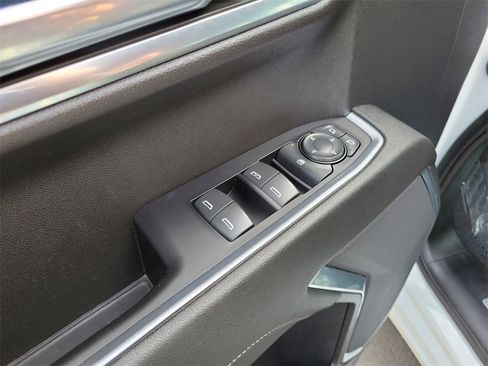 Used 2023 GMC Sierra 1500 Elevation image 23