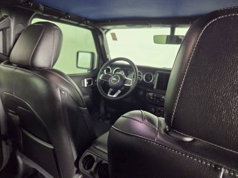 Used 2020 Jeep Wrangler Unlimited Sahara AWD/4WD image 30
