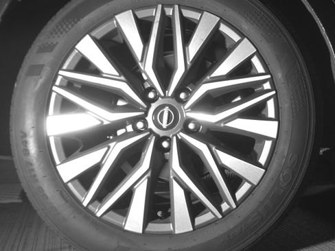 Used 2025 Nissan Altima 2.5 SV FWD image 15