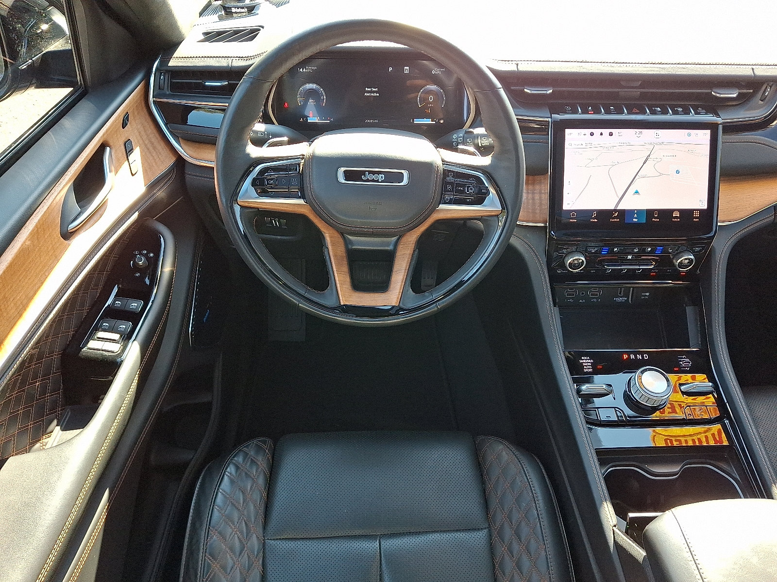 Used 2023 Jeep Grand Cherokee Summit AWD/4WD image 11