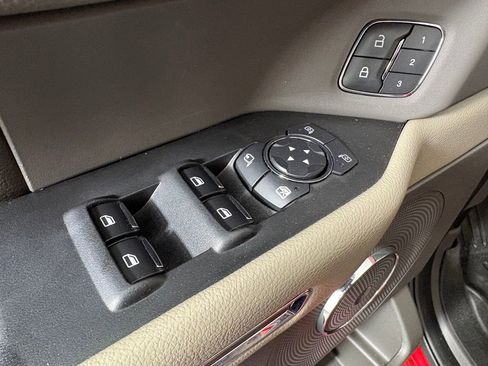 Used 2021 Ford Expedition XLT image 13