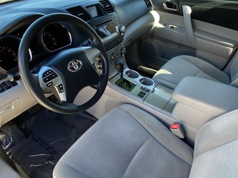 Used 2012 Toyota Highlander FWD w/ Tech Pkg image 26
