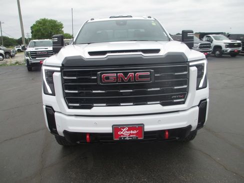 Used 2025 GMC Sierra 2500 AT4 w/ AT4 Premium Plus Package AWD/4WD image 13