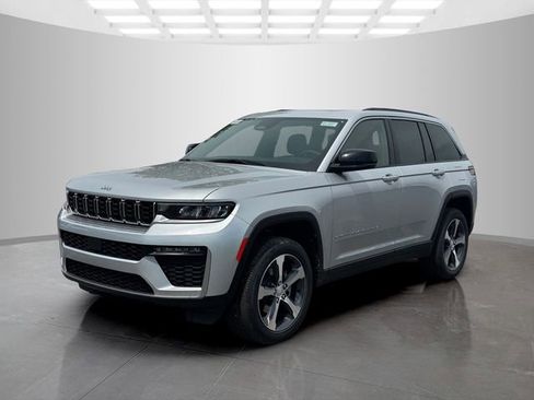 New 2026 Jeep Grand Cherokee Limited w/ Trailer Tow Package AWD/4WD image 3