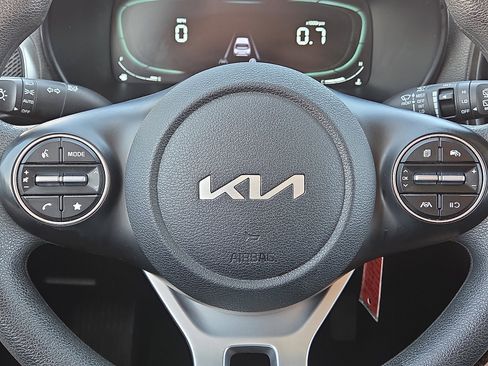 Used 2023 Kia Soul LX w/ LX Technology Package image 16