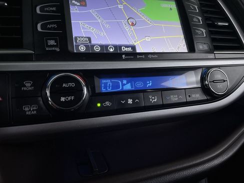 Used 2019 Toyota Highlander Limited AWD/4WD image 17