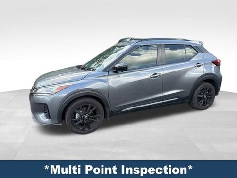 Used 2023 Nissan Kicks SR w/ SR Premium Package FWD image 3