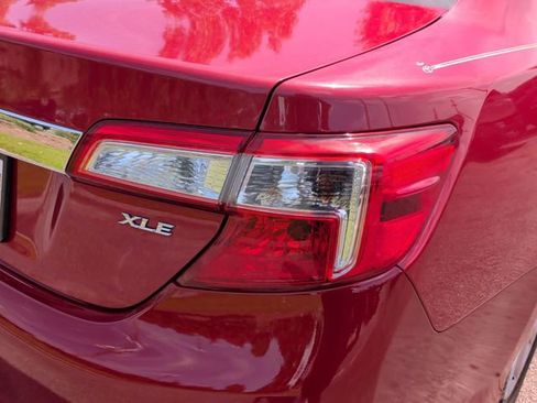 Used 2014 Toyota Camry XLE FWD image 11