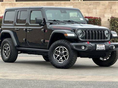 Used 2025 Jeep Wrangler Unlimited Rubicon image 2