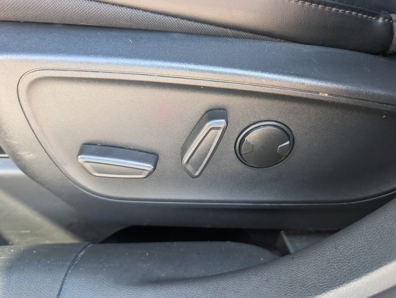 Used 2024 Ford Escape ST-Line w/ Tech Pack #1 AWD/4WD image 16