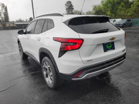 Certified 2024 Chevrolet Trax LT w/ Driver Confidence Package image 7