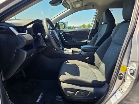 Used 2020 Toyota RAV4 XLE w/ Carpet Mat Package AWD/4WD image 19