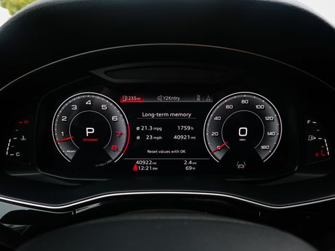 Used 2022 Audi Q8 Premium Plus image 20