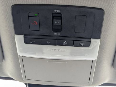 Used 2025 Nissan Sentra SR w/ SR Premium Package FWD image 25