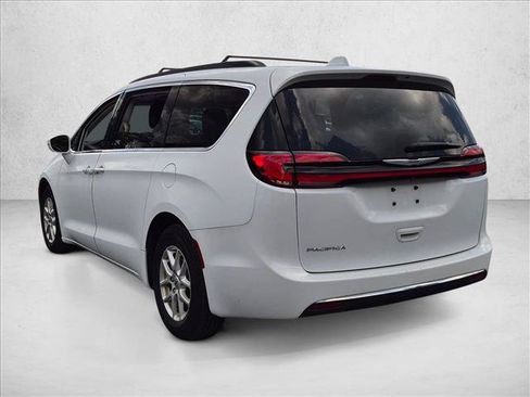 Used 2022 Chrysler Pacifica Touring-L FWD image 7