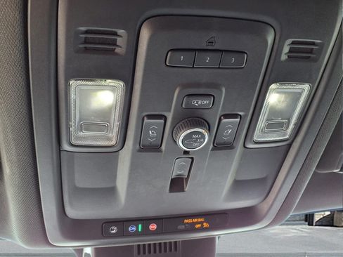 Used 2023 Chevrolet Suburban Premier AWD/4WD image 22