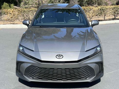 Used 2025 Toyota Camry SE w/ Convenience Package FWD image 13