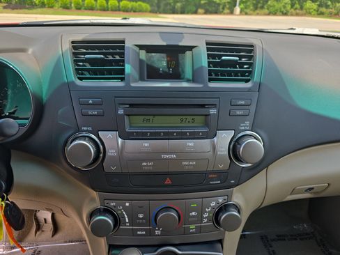 Used 2010 Toyota Highlander 4WD image 22