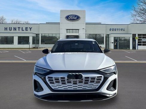 Used 2024 Audi Q8 e-tron Prestige image 3