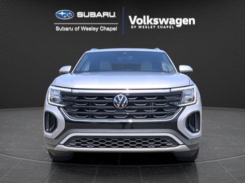 Certified 2024 Volkswagen Atlas Cross Sport SE FWD image 3