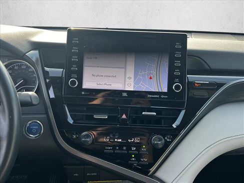 Used 2021 Toyota Camry XLE image 13