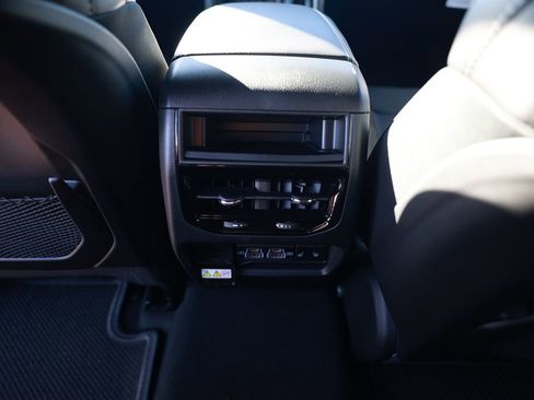 New 2025 Jeep Grand Cherokee Limited w/ Black Appearance Package AWD/4WD image 27