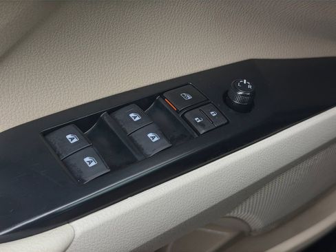 Used 2019 Toyota Camry LE w/ Sunroof Package FWD image 22