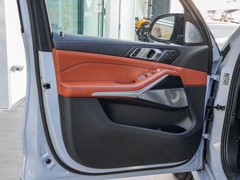 Used 2025 BMW X7 M60i image 9