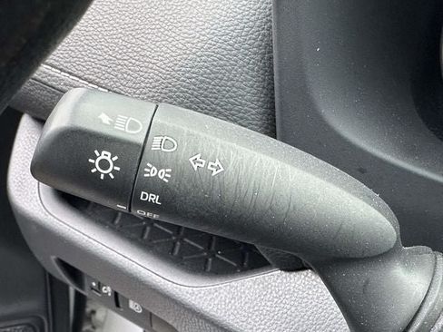 Used 2024 Toyota RAV4 LE AWD/4WD image 27