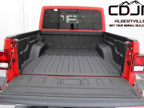 Used 2023 Jeep Gladiator Rubicon w/ Cold Weather Group image 9