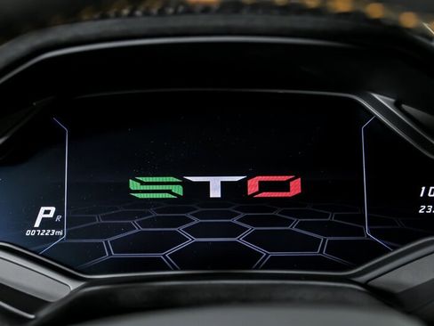 Used 2022 Lamborghini Huracan STO RWD image 26