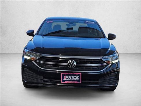 Used 2024 Volkswagen Jetta SE FWD image 2