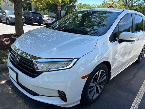 Used 2023 Honda Odyssey Touring image 1