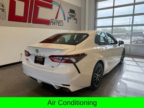 Used 2021 Toyota Camry SE FWD image 3