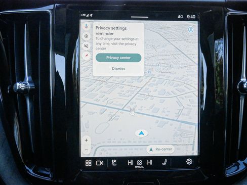 Used 2025 Volvo XC60 B5 Plus image 21