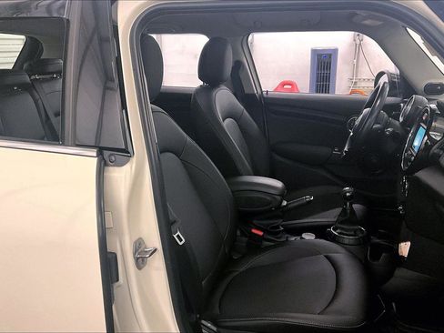 Used 2016 MINI Cooper 4-Door Hardtop image 7