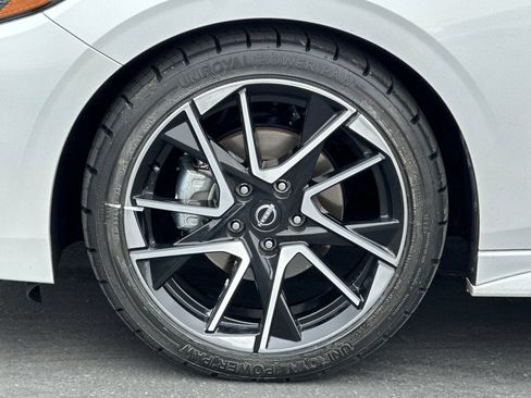 Used 2024 Nissan Sentra SR w/ Lighting Package FWD image 28