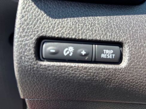 Used 2016 Nissan Rogue S AWD/4WD image 16
