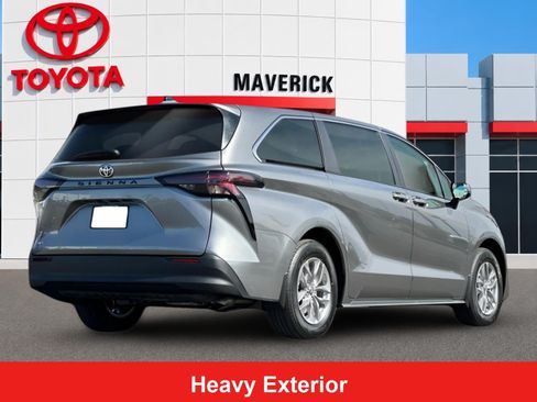 New 2026 Toyota Sienna LE FWD image 5