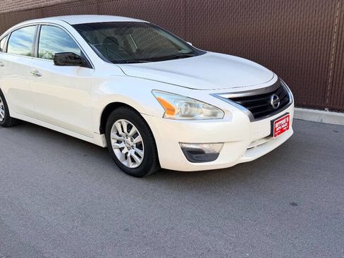 Used 2013 Nissan Altima 2.5 S FWD image 2