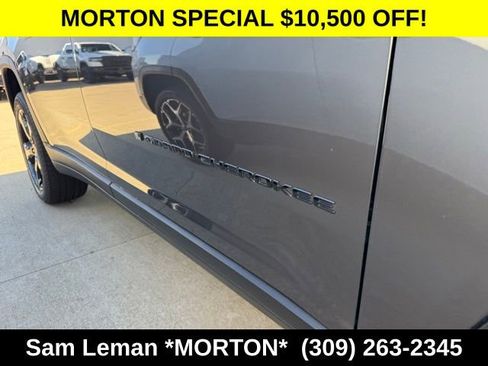 New 2025 Jeep Grand Cherokee L Limited w/ Black Appearance Package image 6