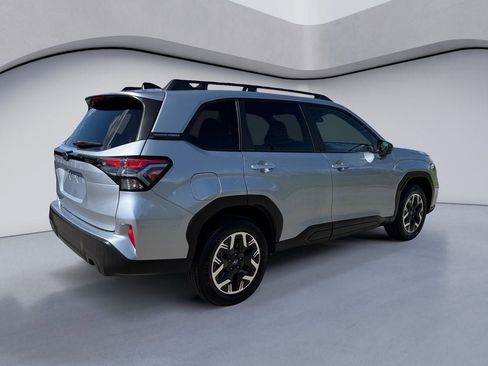 Used 2025 Subaru Forester Premium AWD/4WD image 5