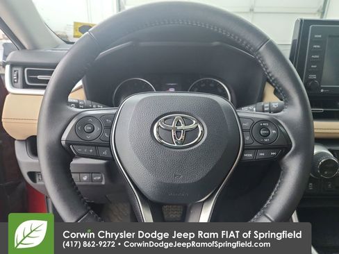 Used 2021 Toyota RAV4 XLE Premium AWD/4WD image 21