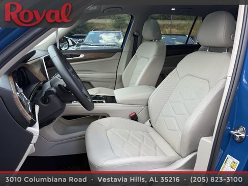 Certified 2025 Volkswagen Atlas SE w/ Panoramic Sunroof Package image 17