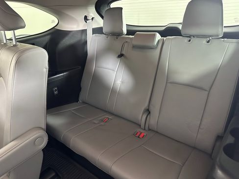 Used 2020 Toyota Highlander Limited image 24