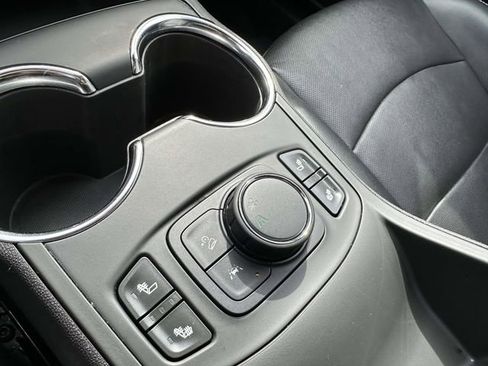 Used 2024 GMC Terrain SLT image 20