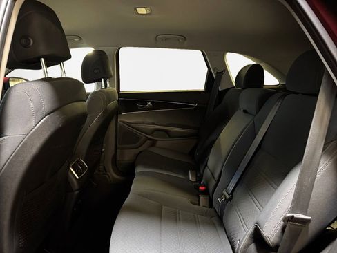 Used 2017 Kia Sorento LX w/ LX Convenience Package image 24