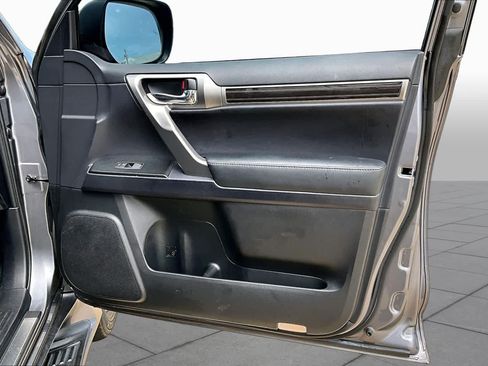 Used 2023 Lexus GX 460 Premium w/ Accessory Package AWD/4WD image 23