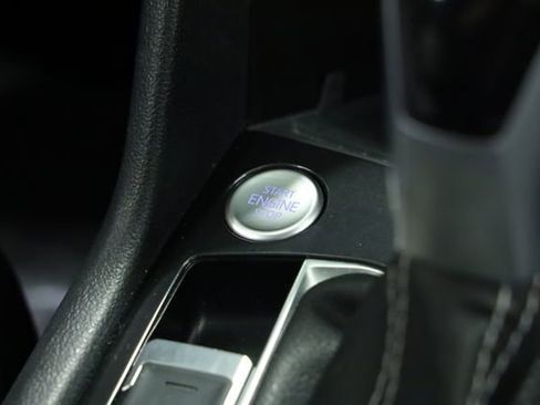 Used 2022 Volkswagen Tiguan SE image 25